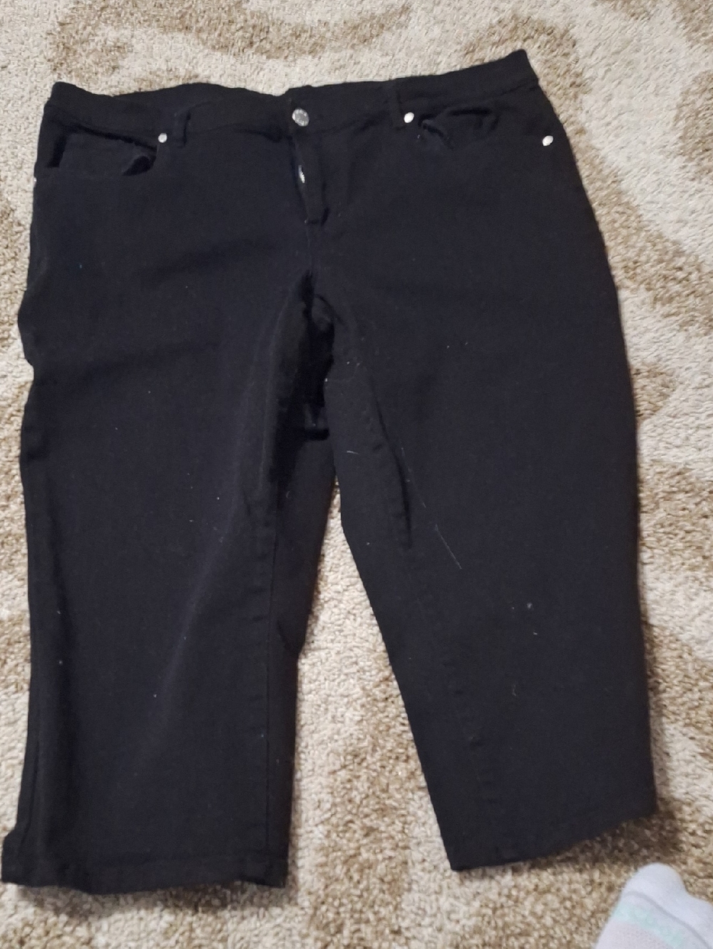 VENUS Black Capris